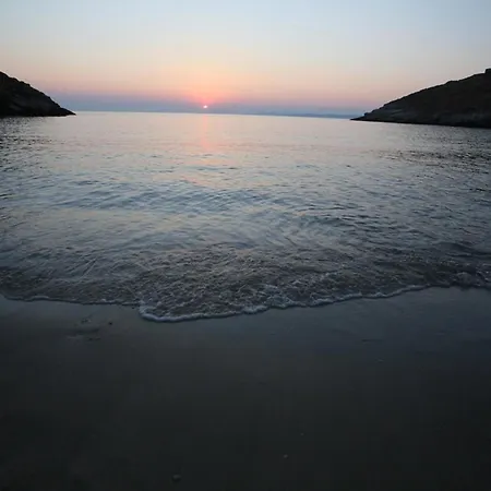 Chic Greek Hideaway, Your Stylish Retreat *