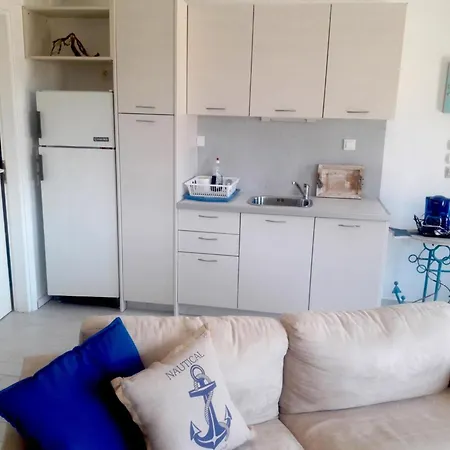 Chic Greek Hideaway, Your Stylish Retreat Appartement