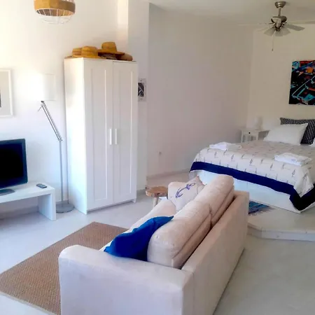 Chic Greek Hideaway, Your Stylish Retreat Appartement Korissia (Kea)